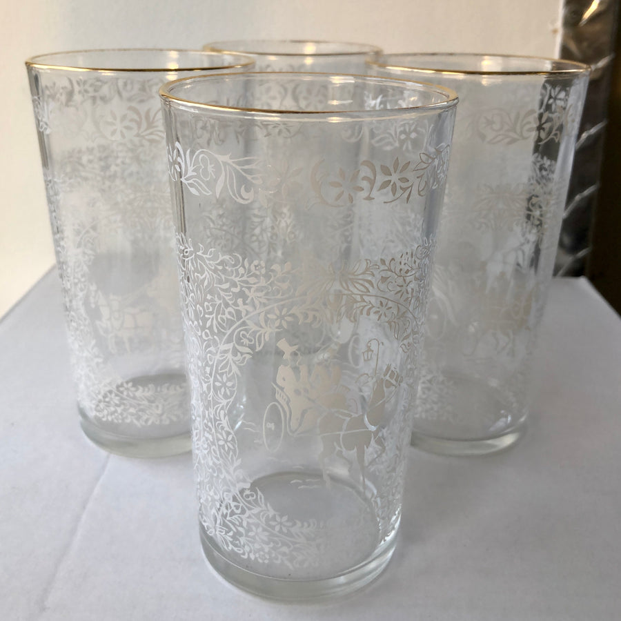 Drinking glasses couple in carraige · Set of 4